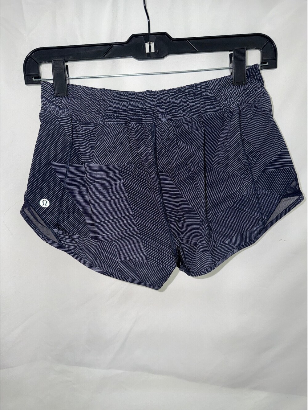 Lululemon Women's Athletic Running Shorts Size 4 Regular - Picture 3 of 3